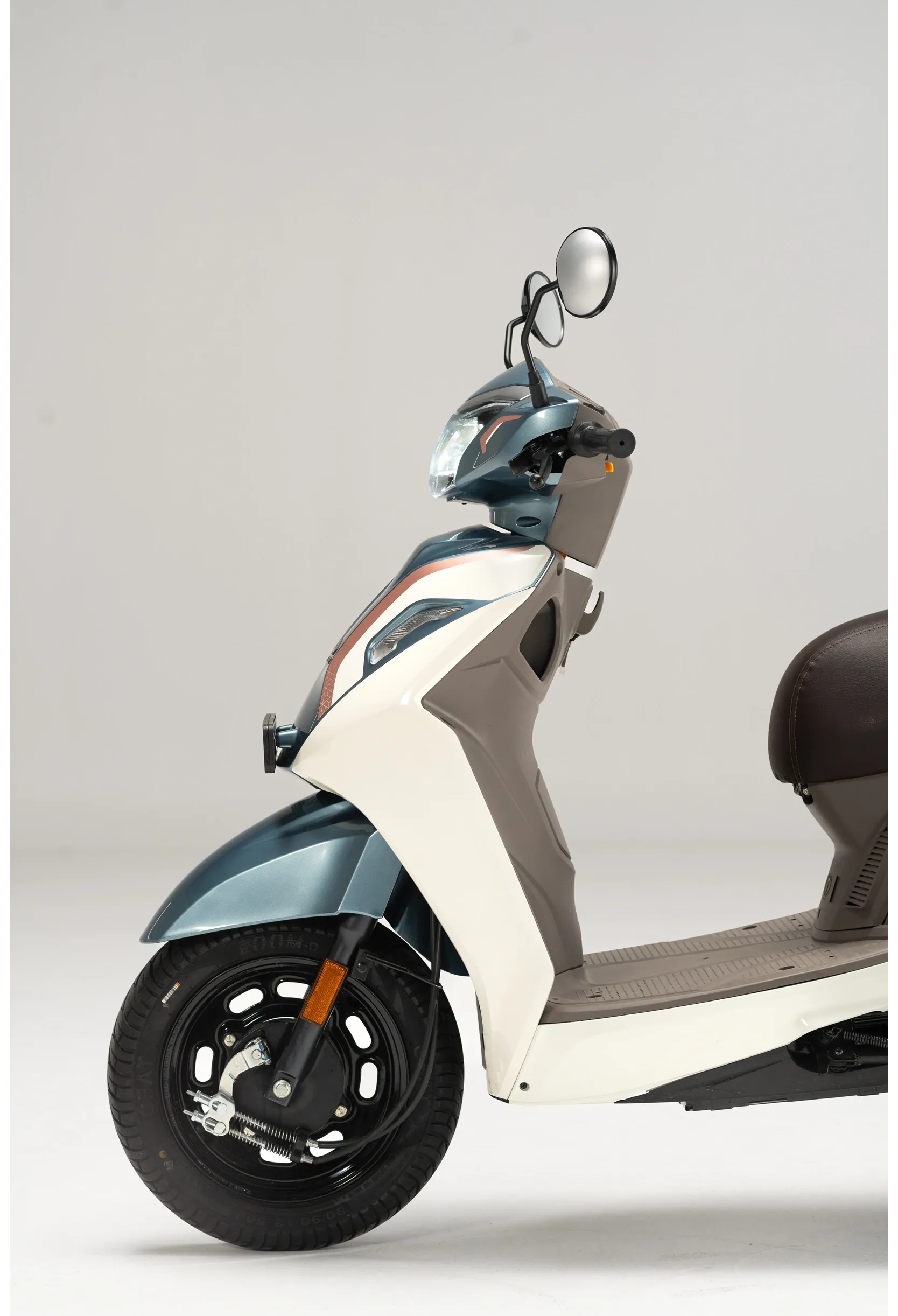 Ride more with 142 KM IDC range.