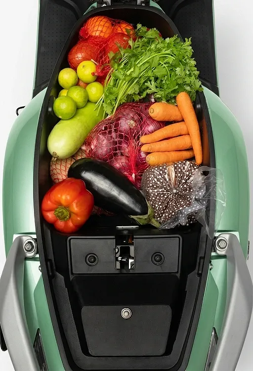 Store more with 33L BOOT SPACE.